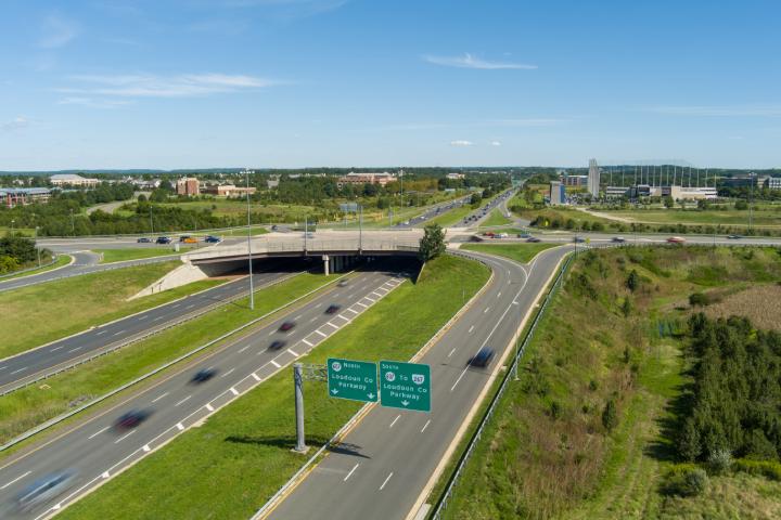 Aerial View Of The Loudoun County Parkway With Ashburn VA Movers Are Transporting Furniture